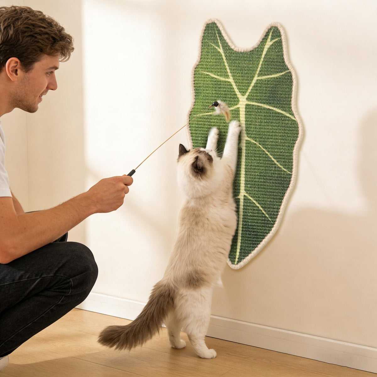 Large Leaf-Shaped Sisal Cat Scratcher Mat